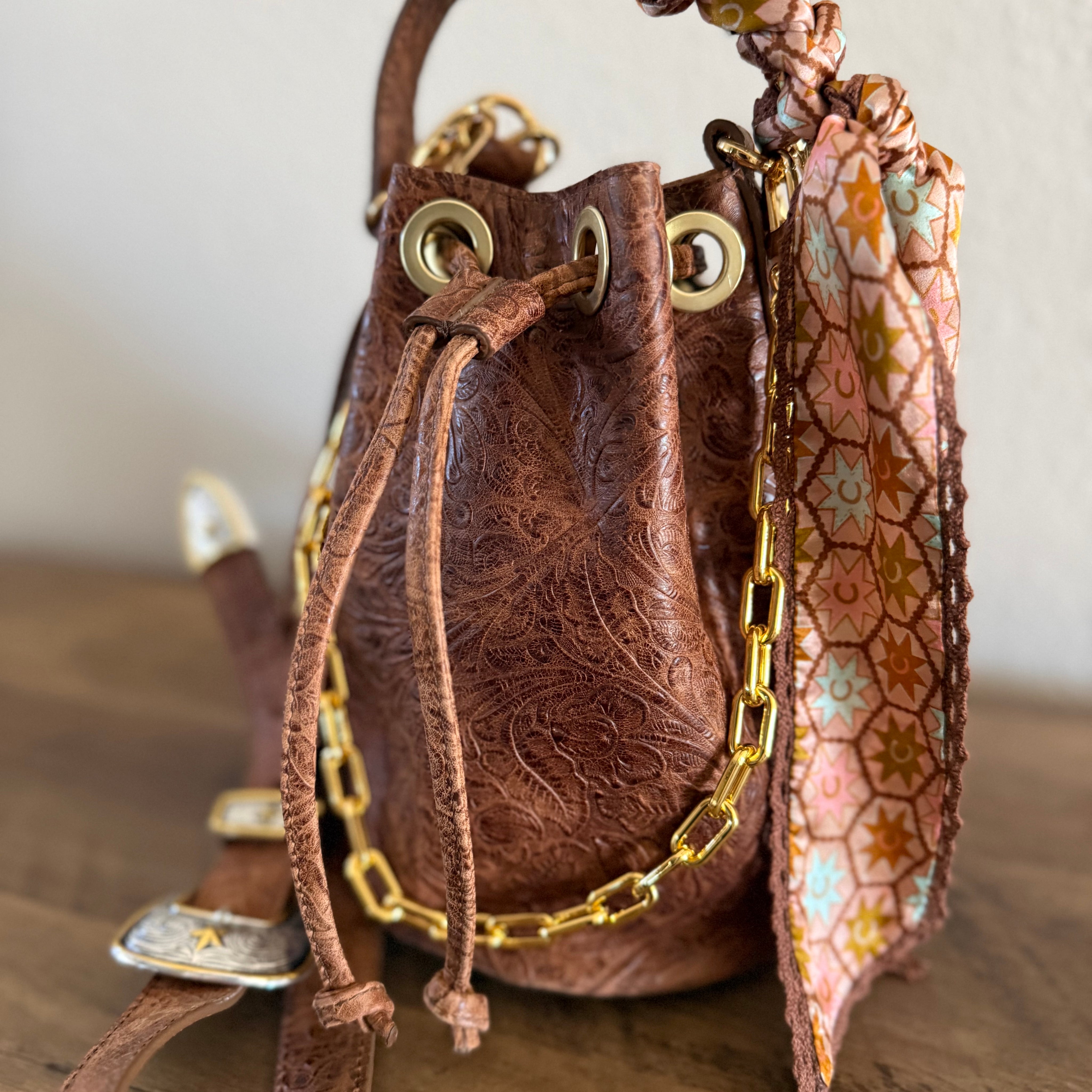 The Settler Bucket Bag