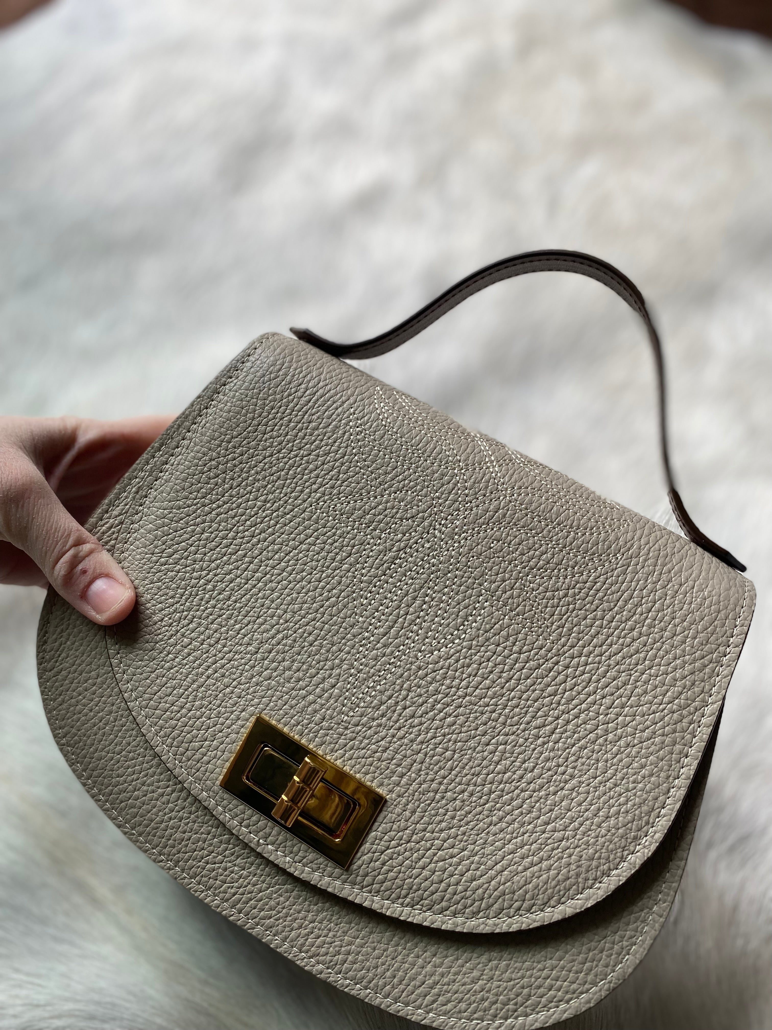 Boot Stitch Pioneer Handbag- Moon Pebble Grain