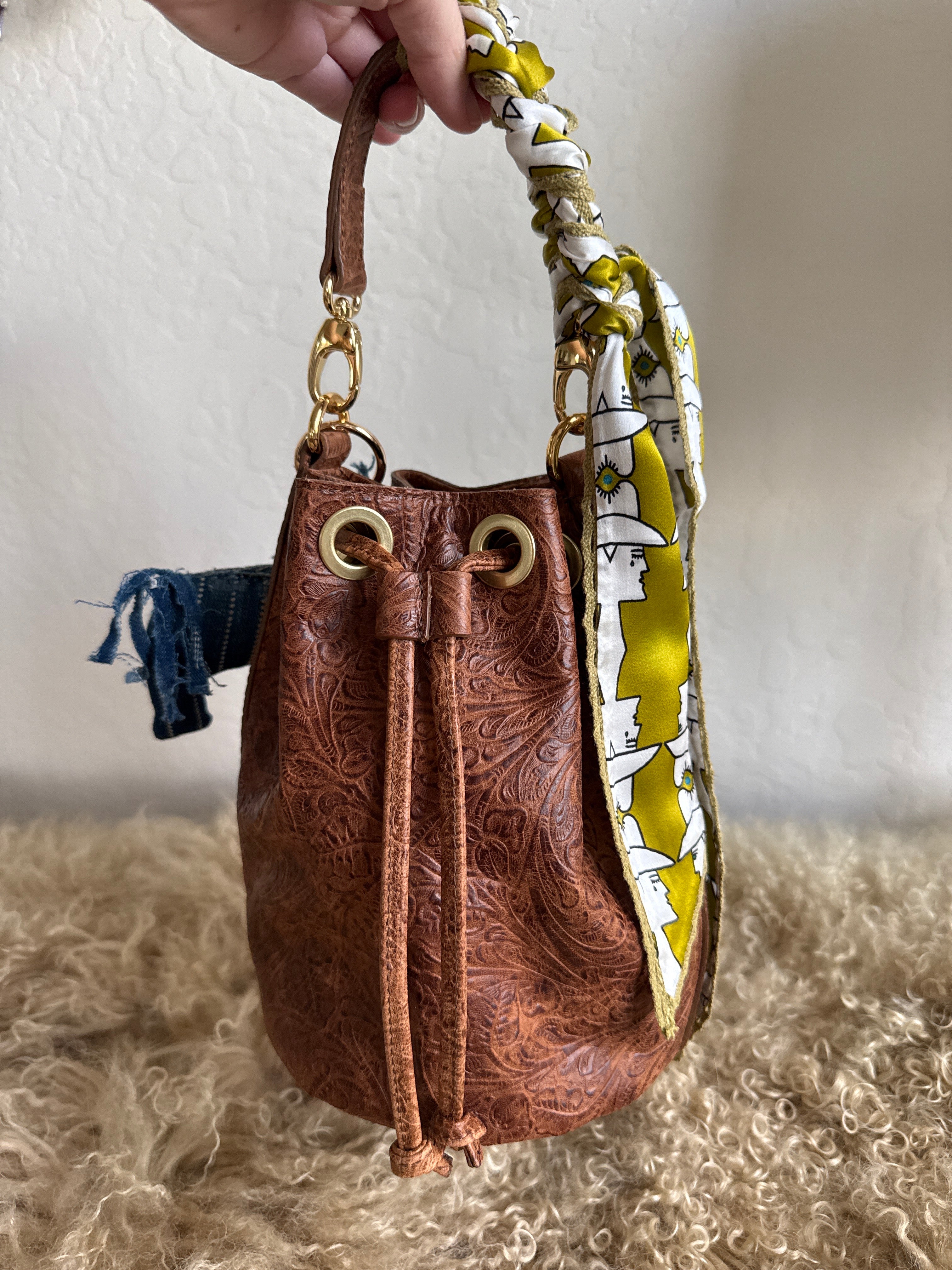 Styled Bucket Bag Cognac