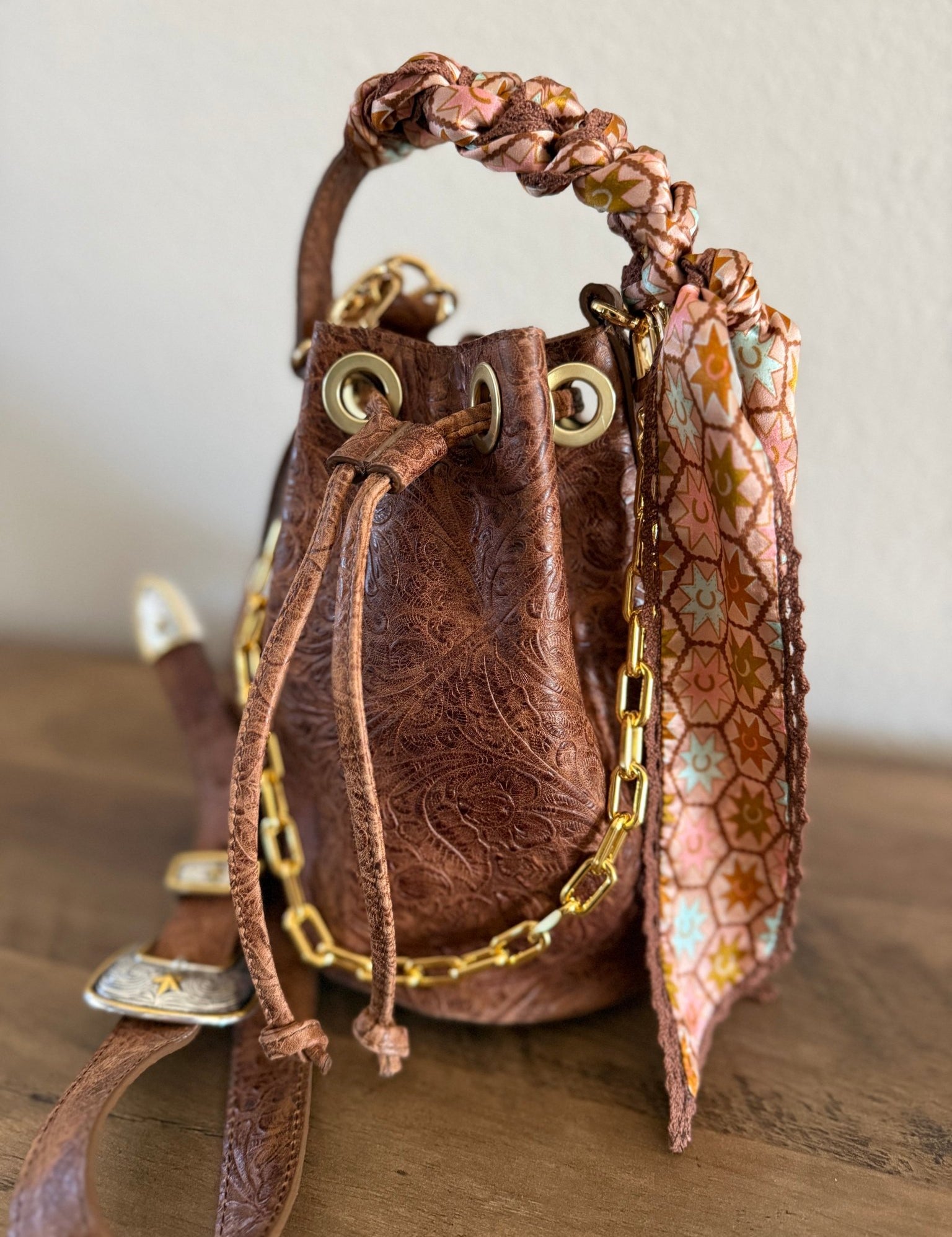 Styled Settler Bucket Bag - Cognac - LovLeathers