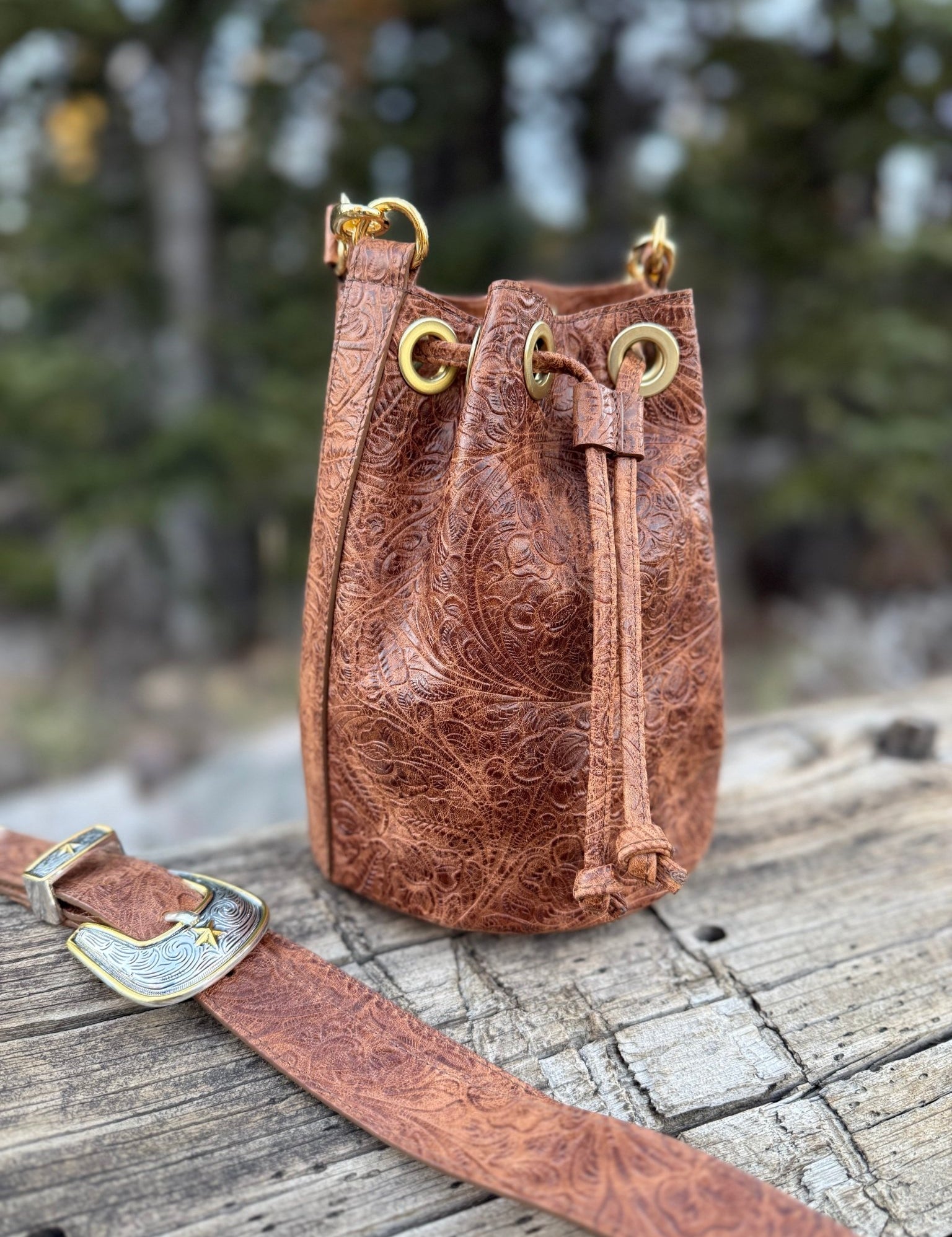 The Settler Bucket Bag - Cognac - LovLeathers