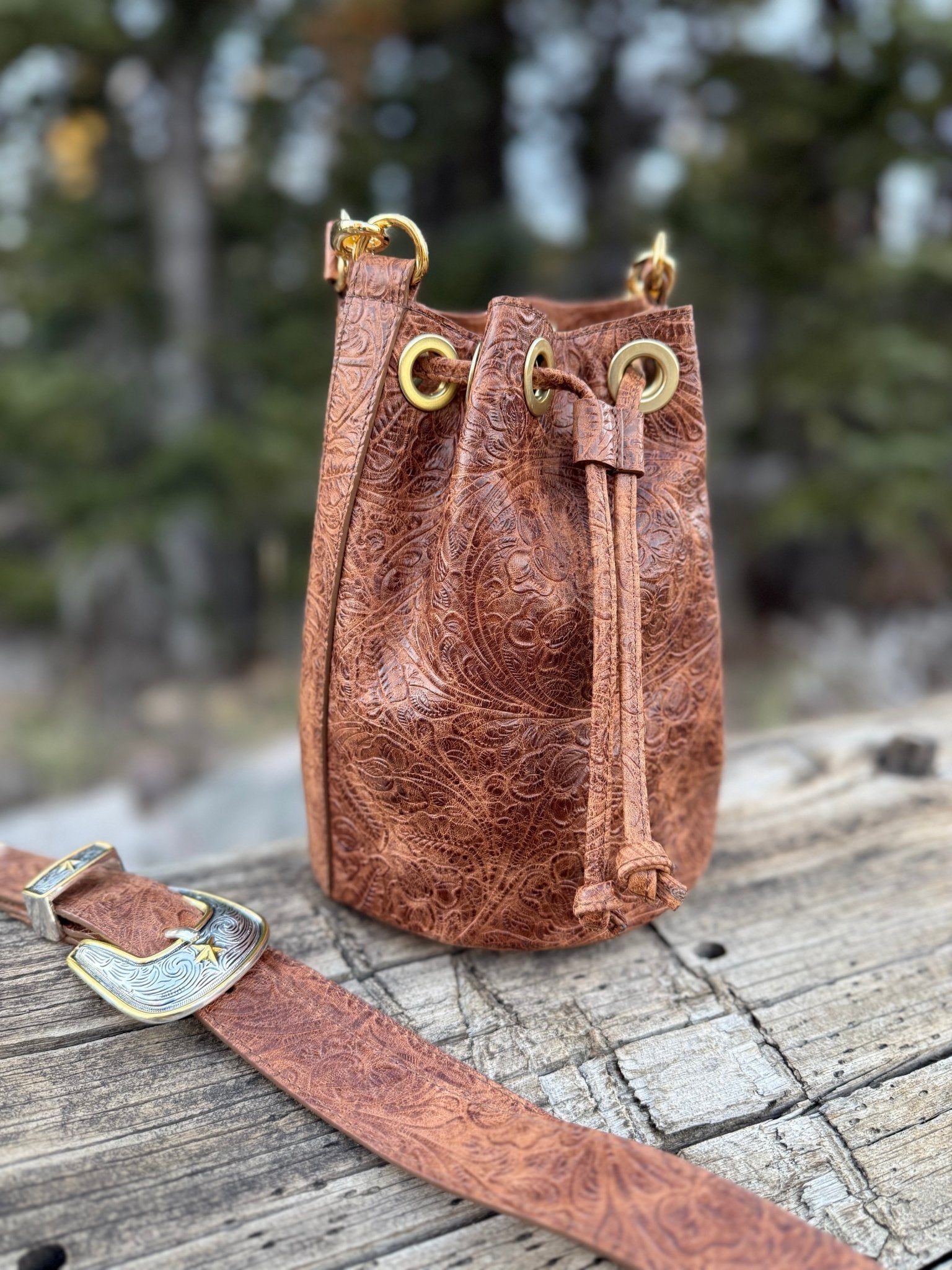 The Settler Bucket Bag - Cognac - LovLeathers