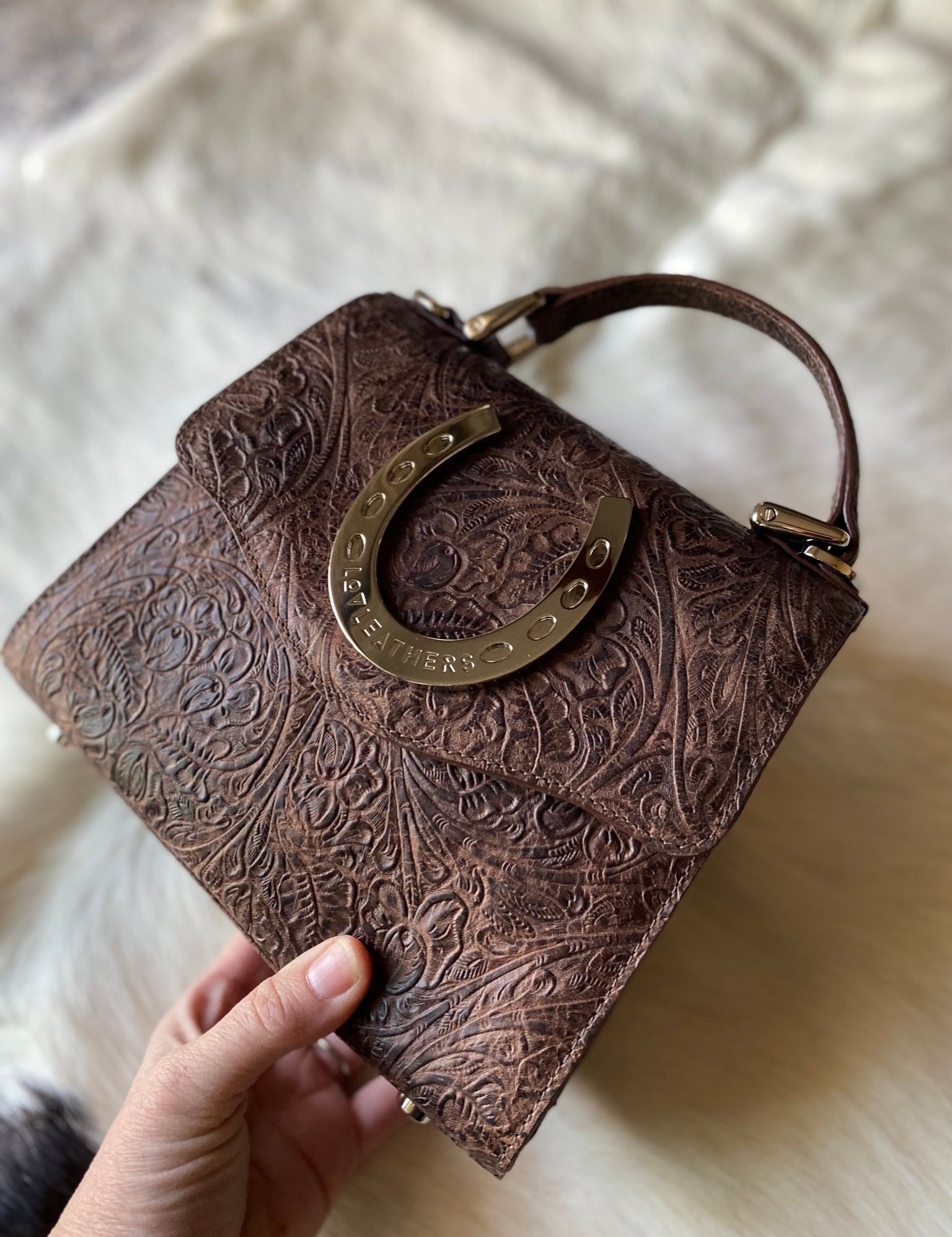 Western Chic Handbag: Versatile Style for Any Occasion LovLeathers