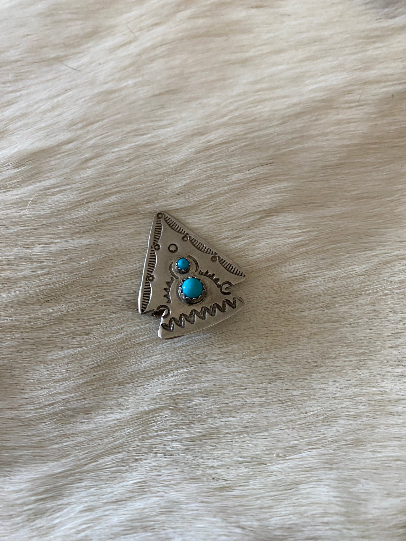 Arrowhead Brooch Pin - LovLeathers