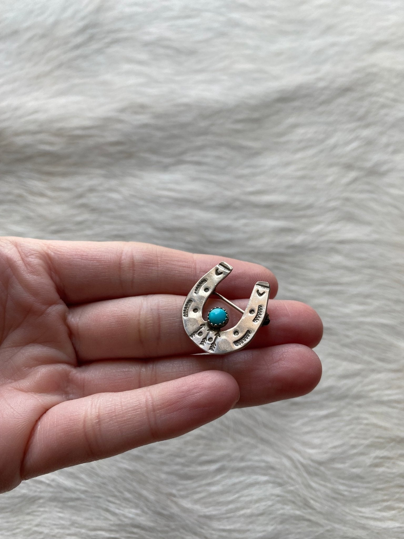 Horseshoe Turquoise Pendant Brooch - LovLeathers