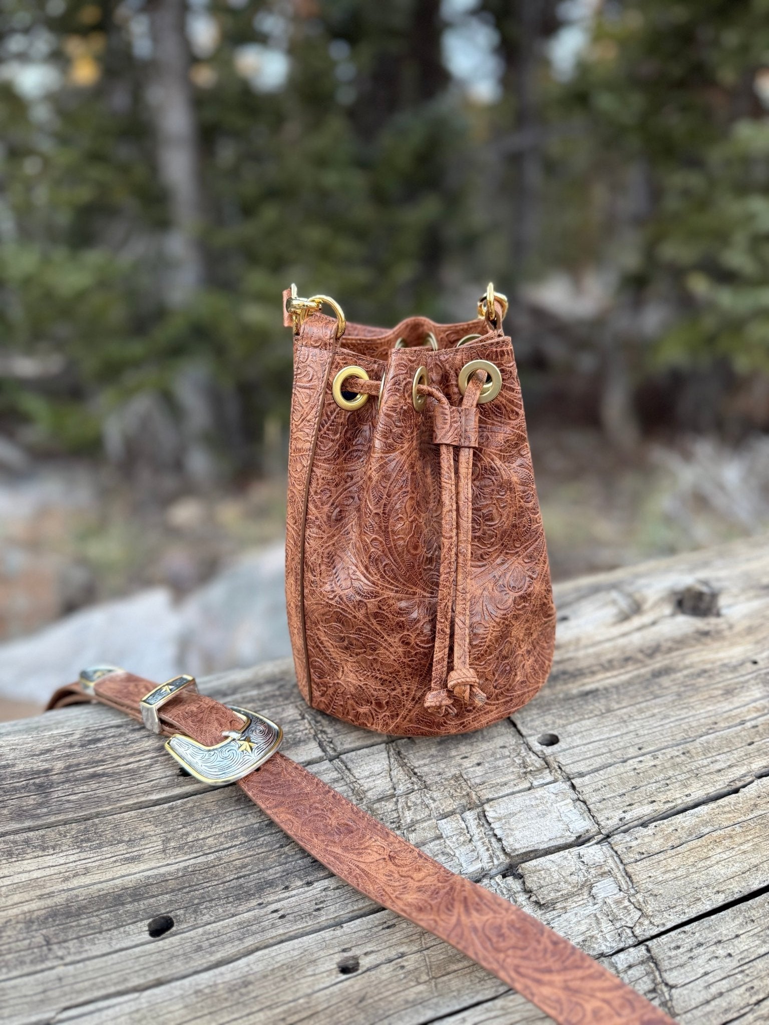 The Settler Bucket Bag - Cognac - LovLeathers