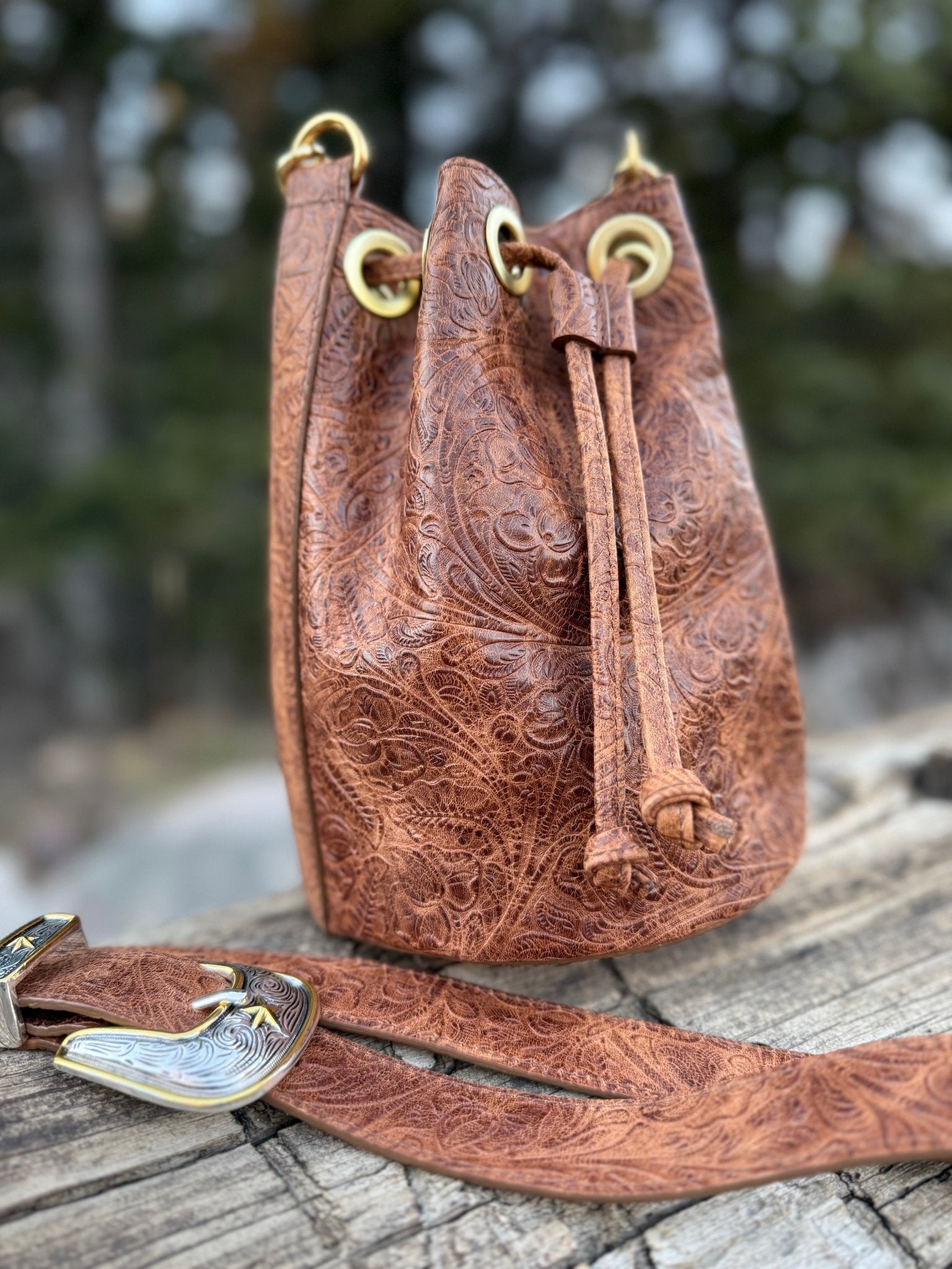 The Settler Bucket Bag - Cognac - LovLeathers