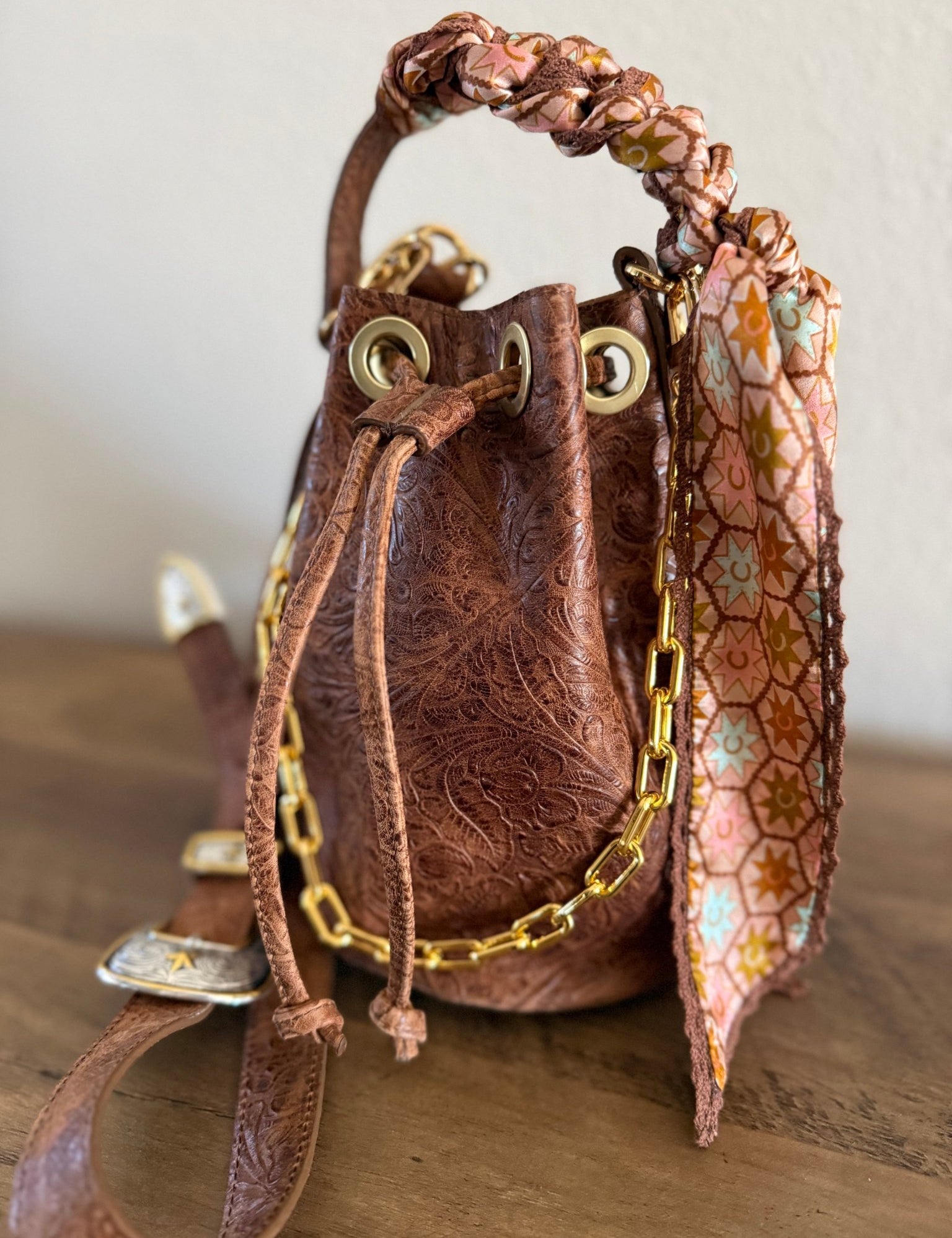 Styled Settler Bucket Bag - Cognac - LovLeathers