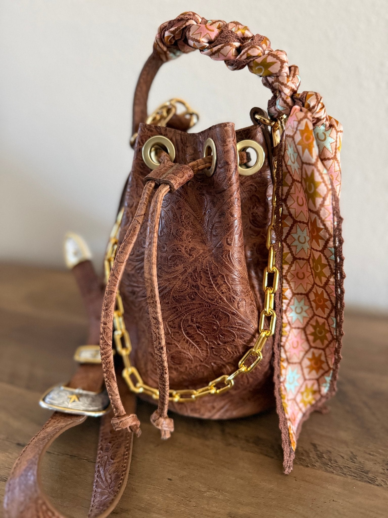 Styled Settler Bucket Bag - Cognac - LovLeathers