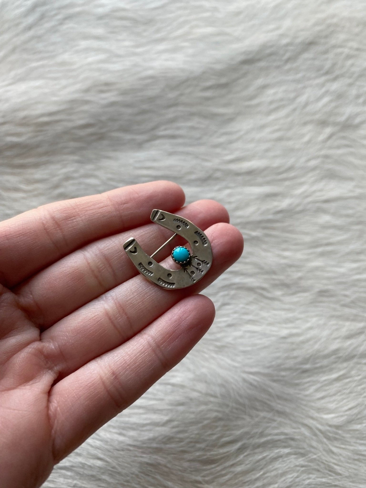 Horseshoe Turquoise Pendant Brooch - LovLeathers