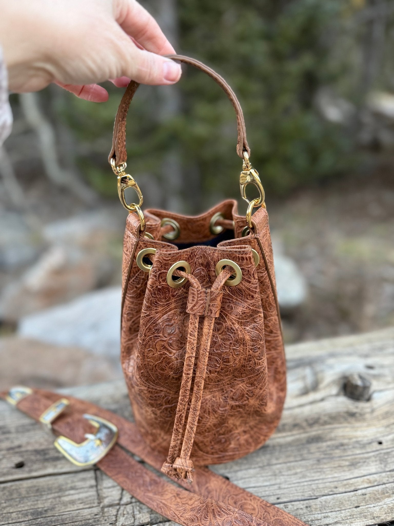 The Settler Bucket Bag - Cognac - LovLeathers