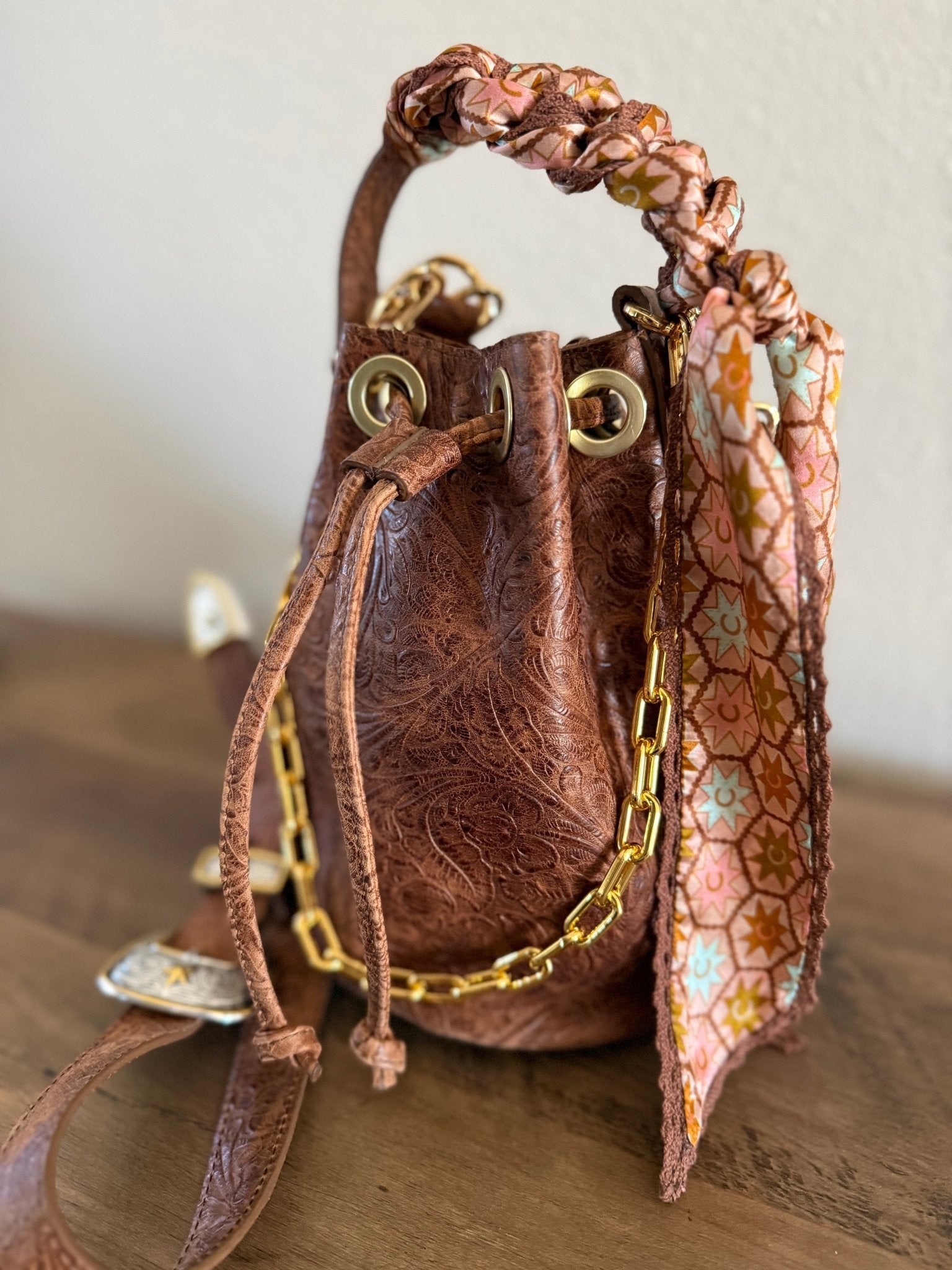 Styled Settler Bucket Bag - Cognac - LovLeathers