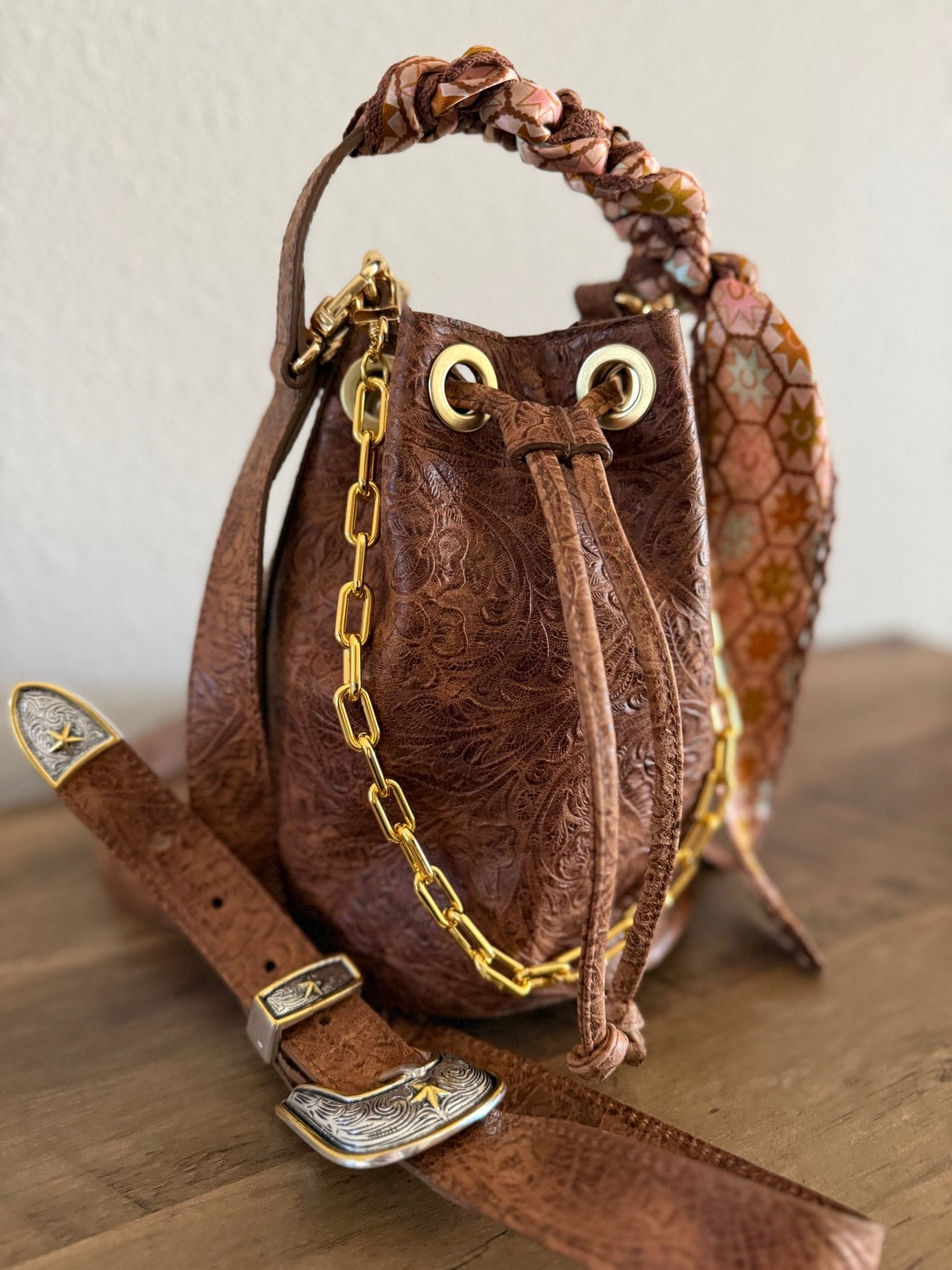 Styled Settler Bucket Bag - Cognac - LovLeathers